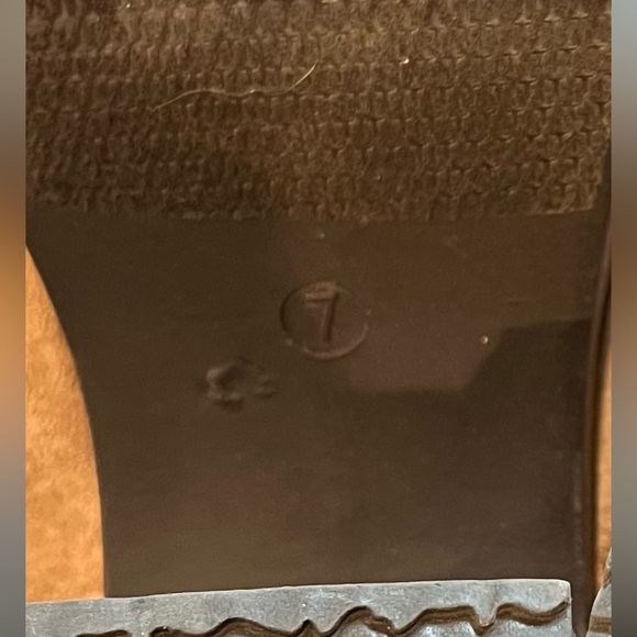 Pierre Dumas Open Toed Tan/Brown Chunky Heels Size 7 - Picture 10 of 10